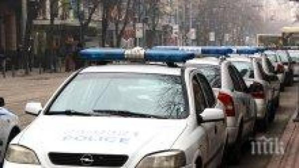 Полицията арестува трима мъже, участници в организирана престъпна група в Козлодуй Полицията арестува трима мъже, участници в организирана престъпна група в Козлодуй