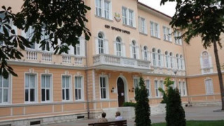 Трагедия! Седмокласничка почина в гимназията във Враца (Момичето издъхнало между часовете - Всичко за ужаса)