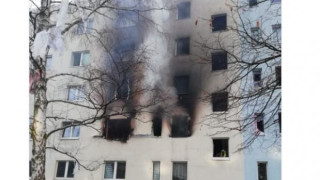 Мощен взрив в жилищна сграда рани десетки