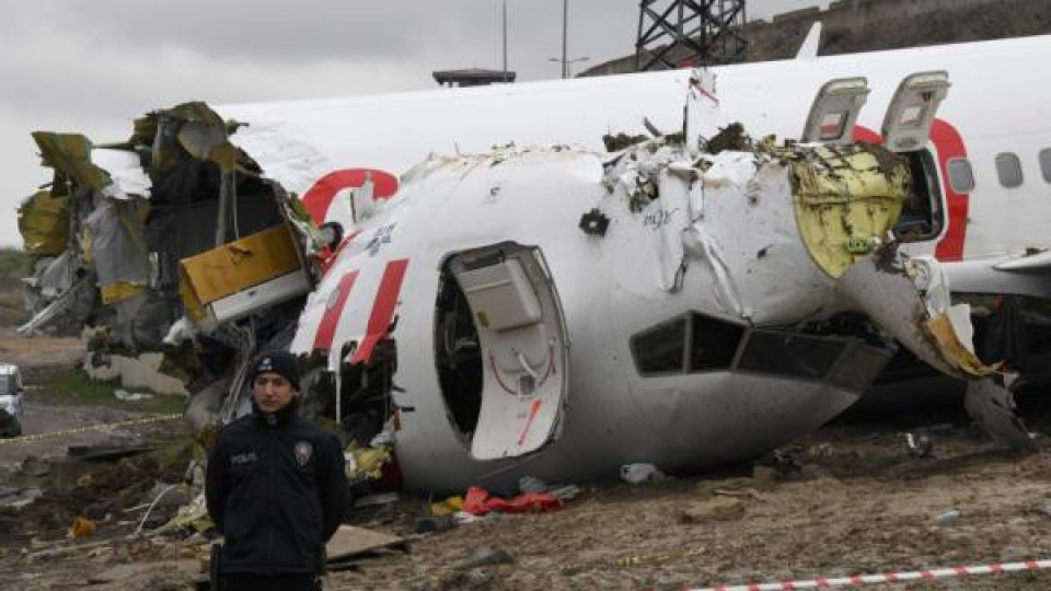 Пътници от Боинга, който рухна на летището в Истанбул, проговориха за ужаса