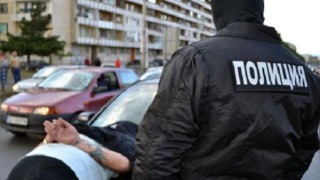 Задържаха семейство наркодилъри в София