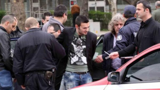 Зрелищен арест на наркодилъри в Пловдив (СНИМКИ)