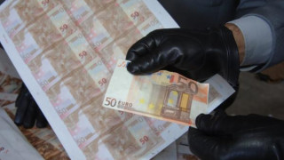 Хванаха трима с 50 000 фалшиви евро