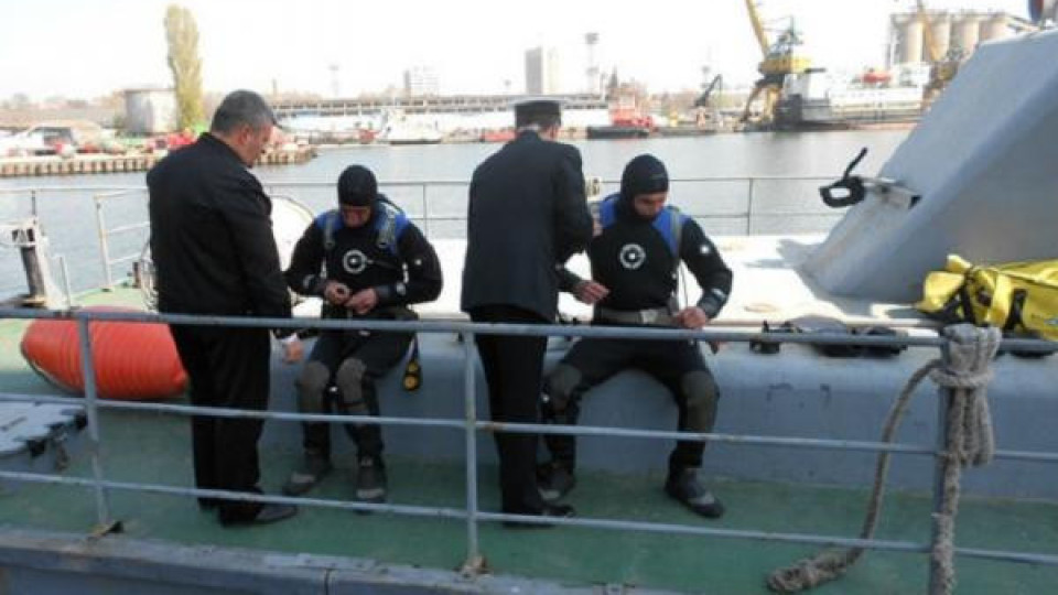 Водолази обезвреждат бомба на бургаското пристанище