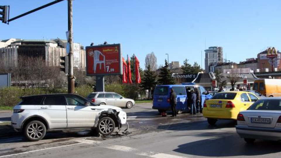 Надрусан шофьор блъсна две коли във Варна