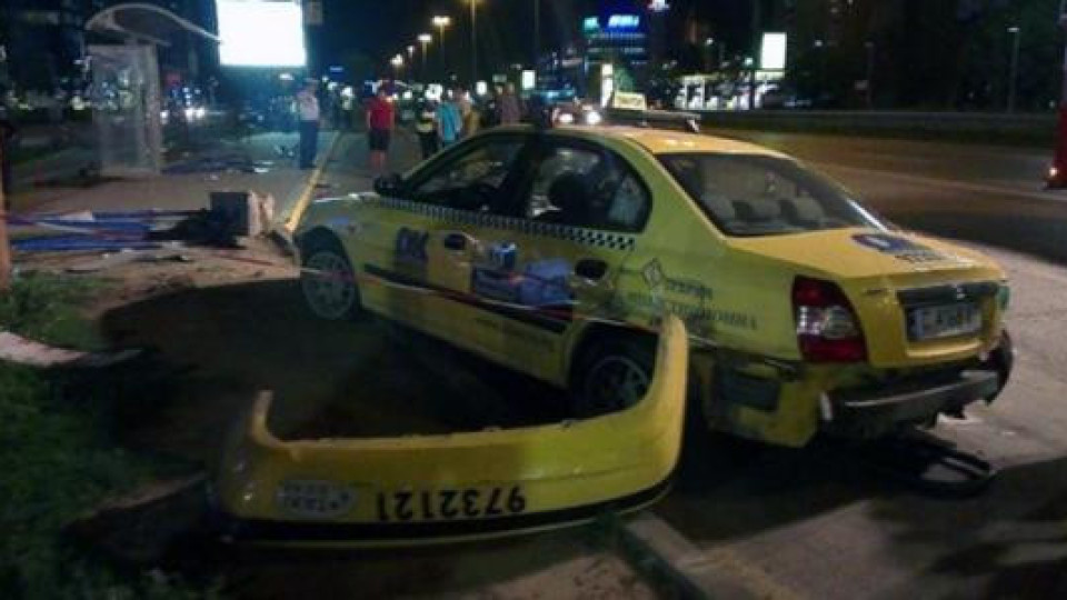 Таксиметровият шофьор, ранил тежко 12 души вчера, е бил пиян