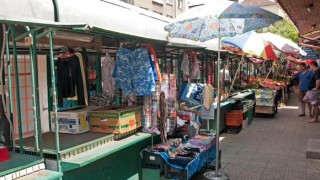 Женският пазар - столичният рай за незаконна търговия