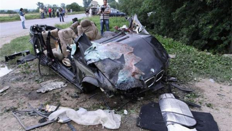 Петима младежи загинаха при тежка катастофа край Елин Пелин (СНИМКИ)