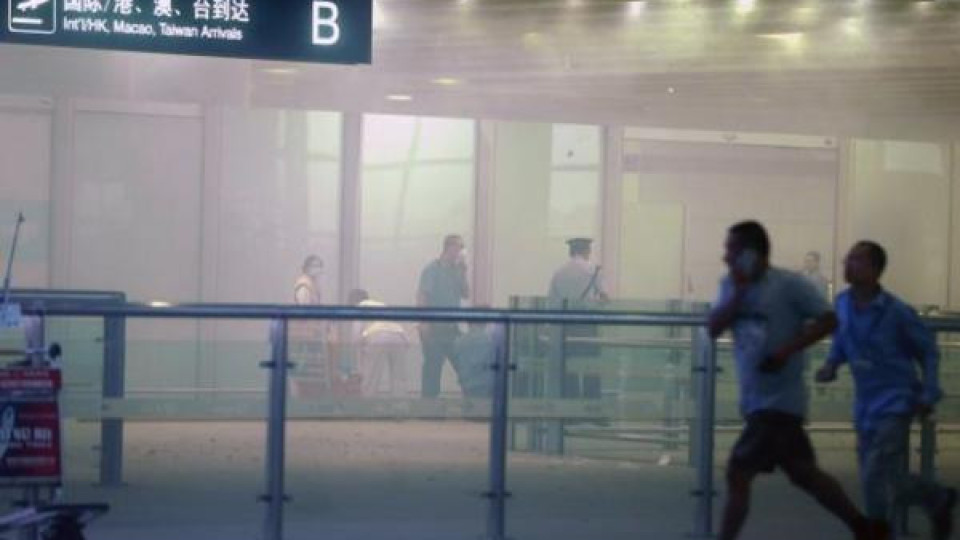 Бомбен атентат на летището в Пекин