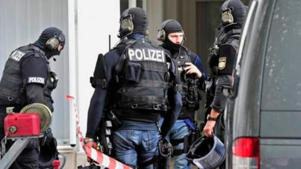 Драма с 12 заложници в Германия