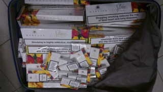 Заловиха 2 000 кутии цигари на летище Бургас