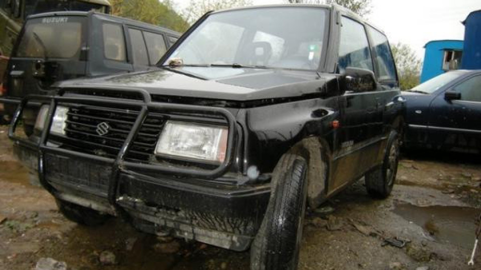Полицейска акция срещу автокрадеца Текезара в Ботевград (СНИМКИ) Полицейска акция срещу автокрадеца Текезара в Ботевград (СНИМКИ)