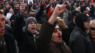 Неочаквано протестиращи студенти блокираха Лъвов мост