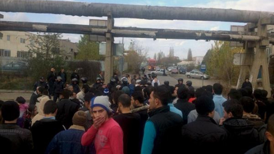 Полицай – уцелен с камък във „Военна рампа“ Полицай – уцелен с камък във „Военна рампа“
