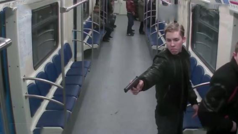 Ексклузивно! Стрелба в московското метро (ВИДЕО)
