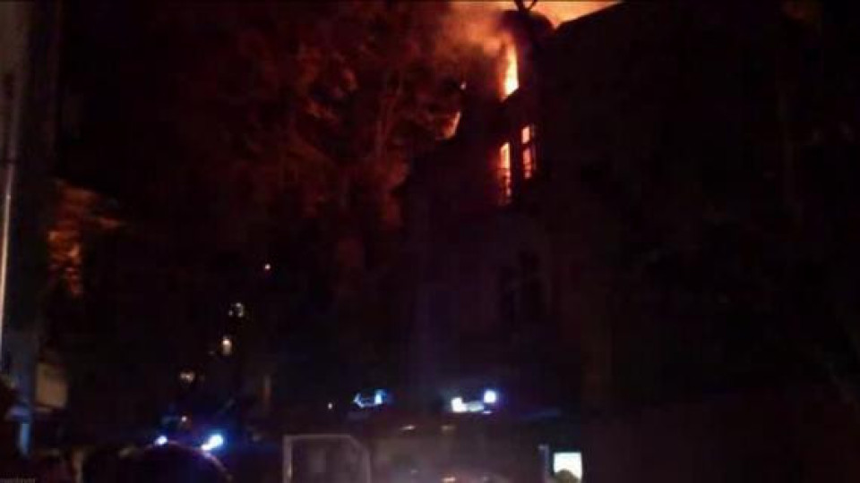 След кражбата на километър кабели, сграда се запали в Асеновград (ВИДЕО)