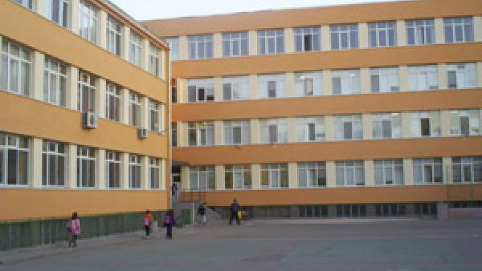 Баба унижи първокласник пред очите на изумени родители! Баба унижи първокласник пред очите на изумени родители!