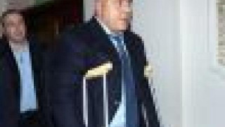 Бойко Борисов открива „Котаракът в чизми” на патерици