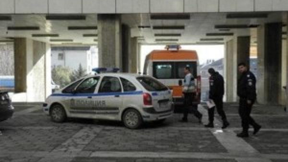 Тийнейджърки прекалиха с алкохола! Те са настанени в „Пирогов“! Тийнейджърки прекалиха с алкохола! Те са настанени в „Пирогов“!