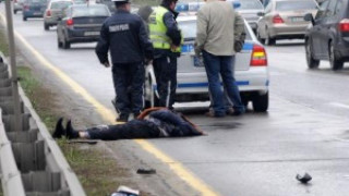 17-годишен размаза пешеходец с Мерцедеса си!