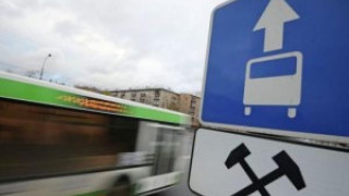 Автобус се удари жестоко! Четирима пострадаха!