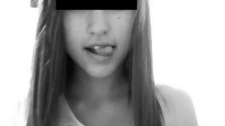 Непълнолетни момичета публикуват порно клипове във Facebook заради награди