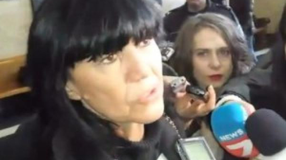 Мирослава Асенова се нахвърли върху Михаил Куртев: Долнопробен пияница Мирослава Асенова се нахвърли върху Михаил Куртев: Долнопробен пияница