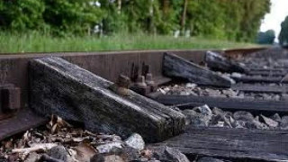 Разтърсваща трагедия: Влак премаза 23-годишна в Русе!