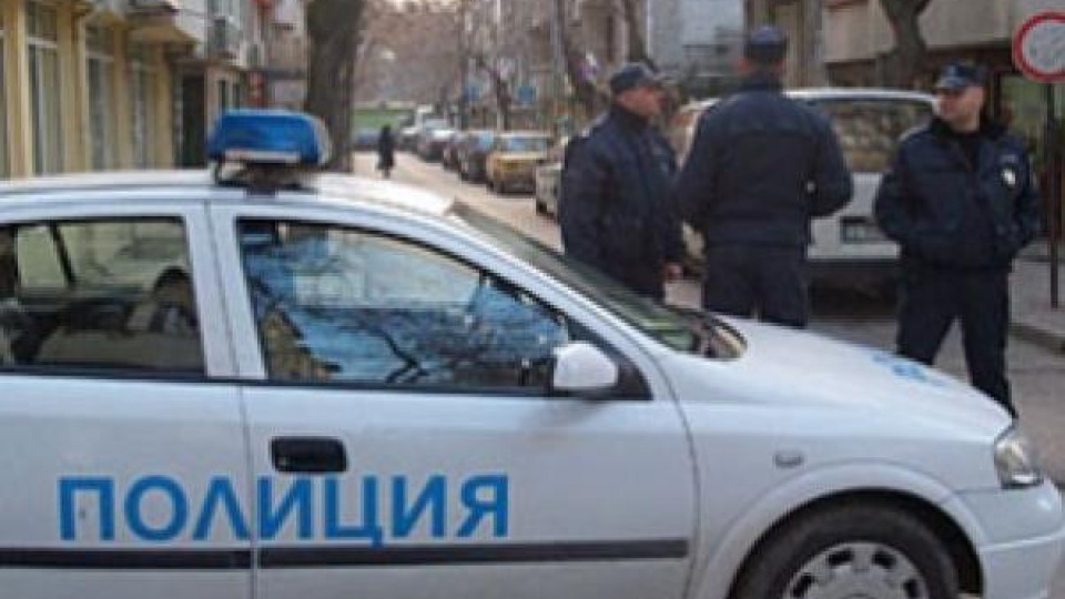 Потрес! Три озверели жени нападнаха мъж и се подиграха с него! Потрес! Три озверели жени нападнаха мъж и се подиграха с него!
