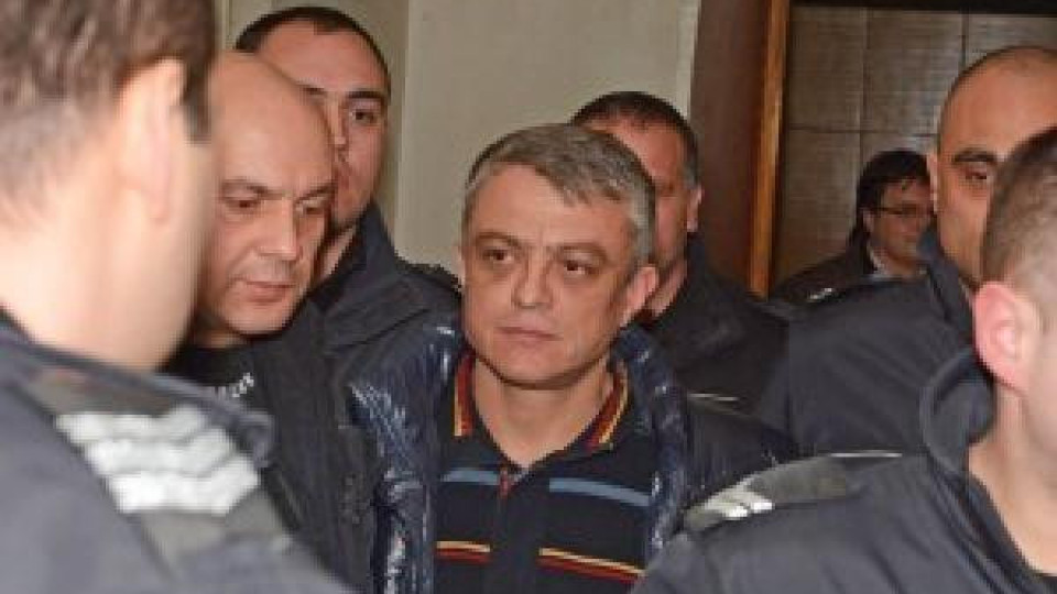 Цацаров удари по масата! Петното остава в ареста! Цацаров удари по масата! Петното остава в ареста!
