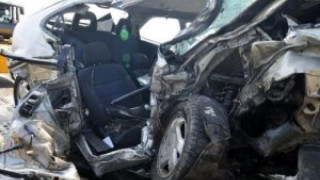 Вадили тялото на загиналия топпилот на части от смления му автомобил