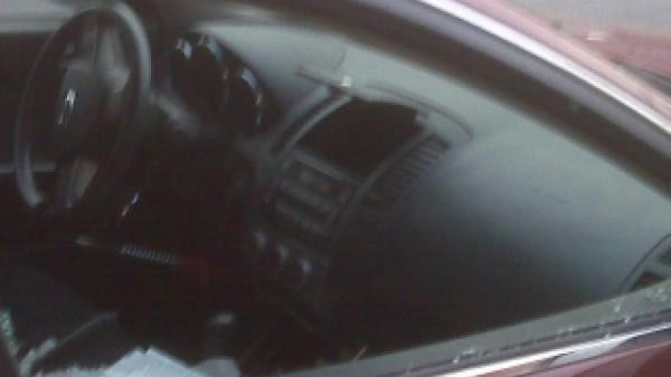 Задържаха банда разбивала коли в Бургас Задържаха банда разбивала коли в Бургас
