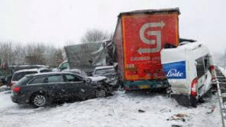 Зверска верижна катастрофа! Пострадали са десетки граждани!