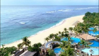 Родни туристи в Бали станаха жертва на грозна измама от сънародници!