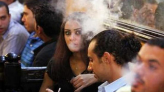 БГ изобретателност! Вижте как нашенец заобиколи забраната за тютюнопушене!