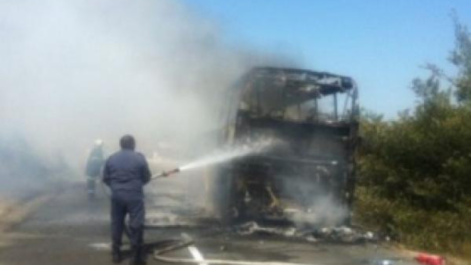 Автобус с метанова уредба изгоря във Велико Търново