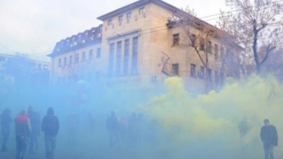 120 задържани на протеста в Пловдив 120 задържани на протеста в Пловдив
