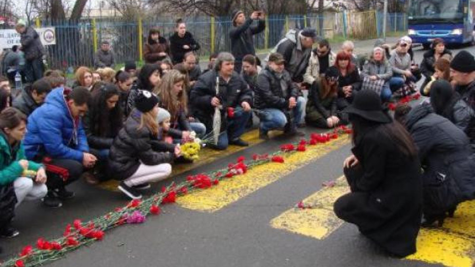 „Червена пътека” за Ани направиха близки и приятели на загиналото момиче