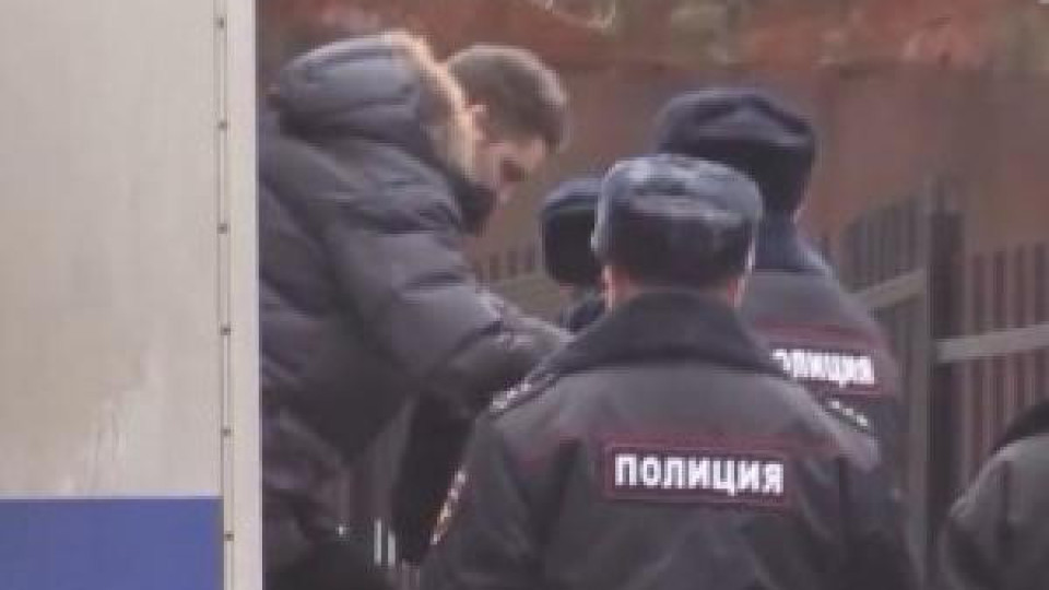 Следят с камери скандалния тийнейджър Сергей в затвора! Следят с камери скандалния тийнейджър Сергей в затвора!