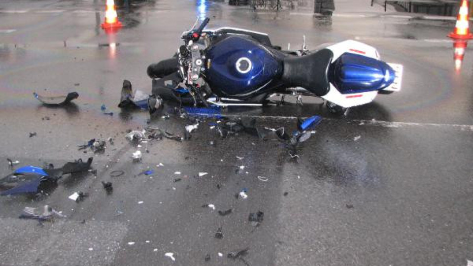 Мотоциклетист катастрофира заради нападение от бездомно куче