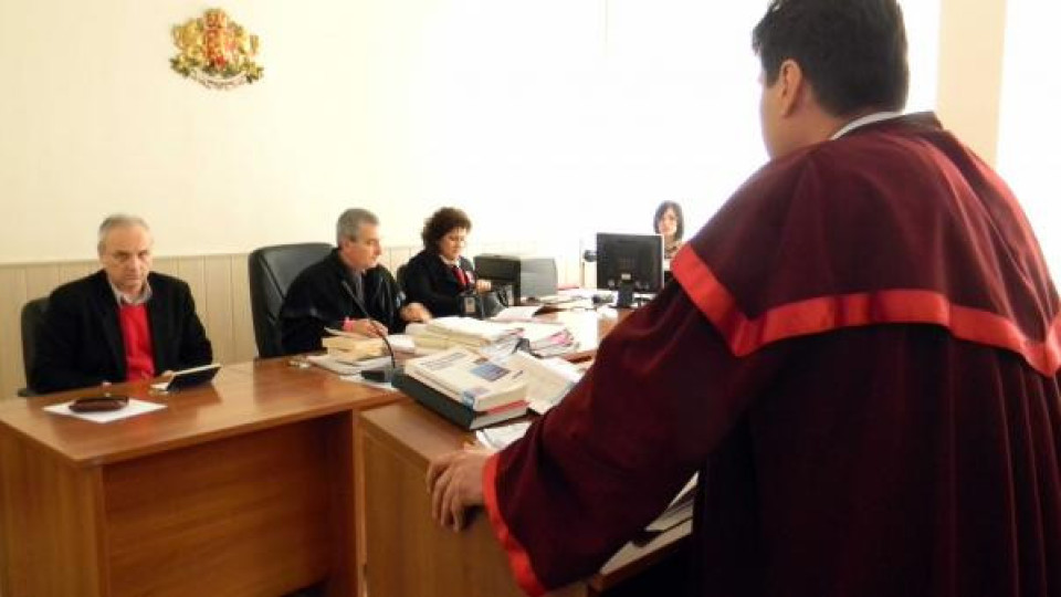 Срещу прокурор Асен Василев и съпругата му са повдигнати обвинения