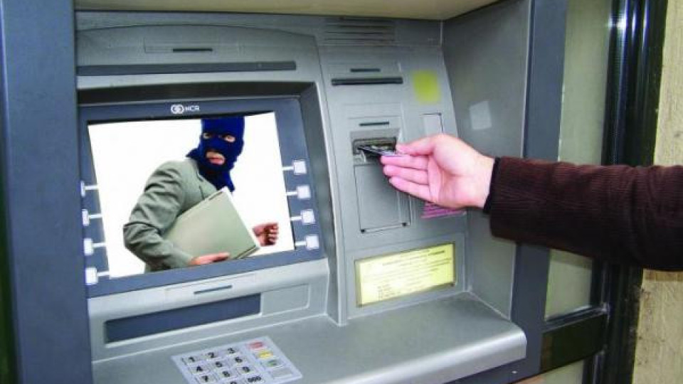 Полицаи намериха скимиращо устройство на банкомат в Добринище