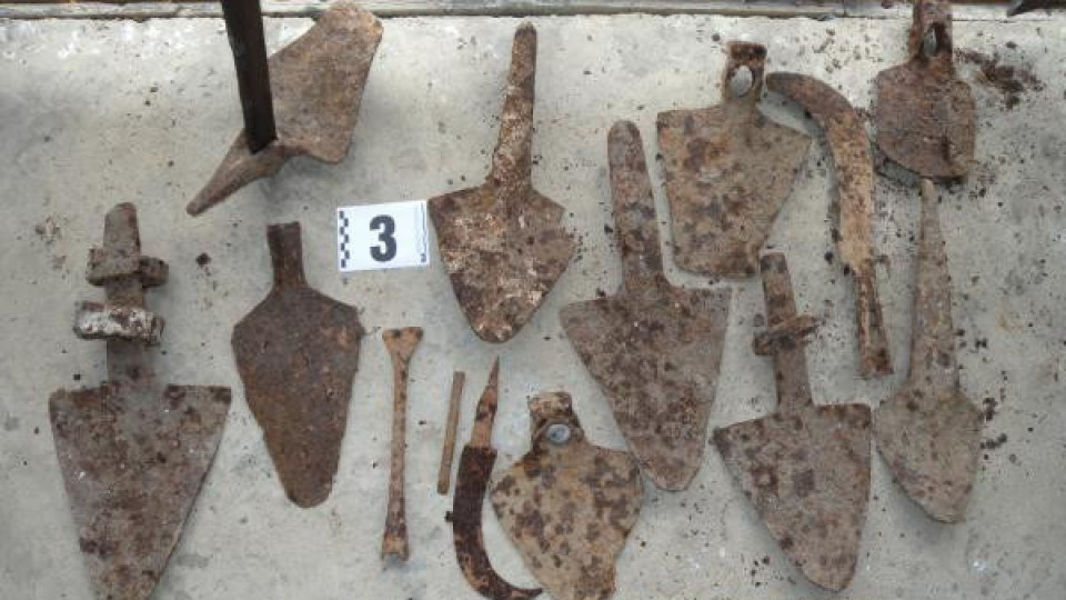 Множество предмети с историческа стойност и металотърсачи бяха иззети от ГДБОП във Видинско
