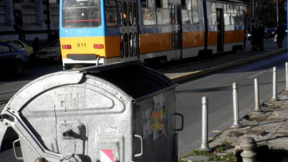 Трамвай уби неправилно пресичащ в София