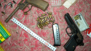 Иззеха незаконни оръжия и боеприпаси, собственост на 46-годишен мъж