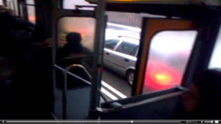 Автобус 102 в София се движи с отворени врати (ВИДЕО)