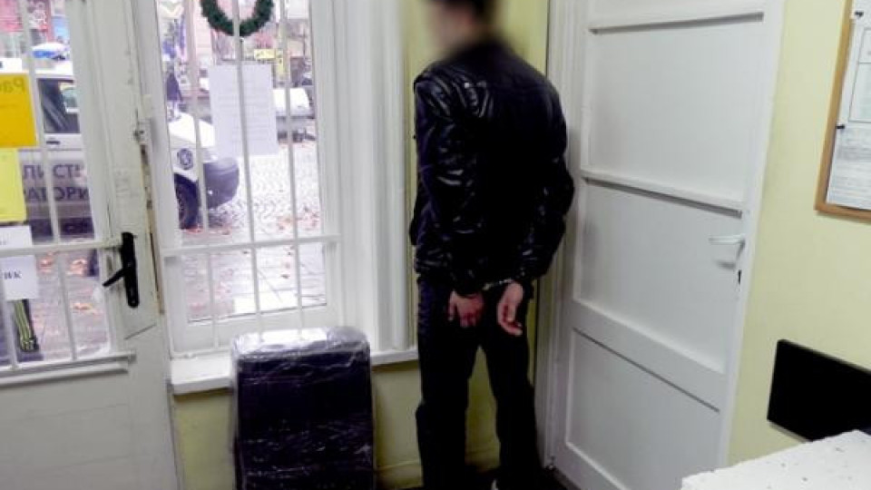 22-годишен получи кокаин по пощата (ВИДЕО)