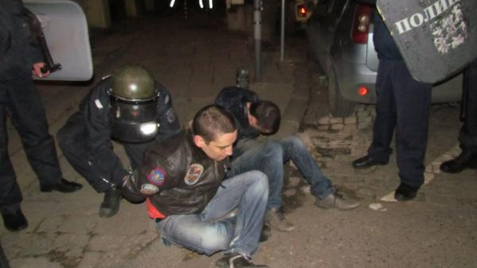 11 задържани на снощния протест (СНИМКИ)