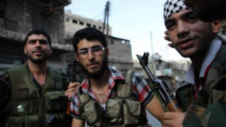 Забавно видео: Бунтовници стрелят с гранатомет
