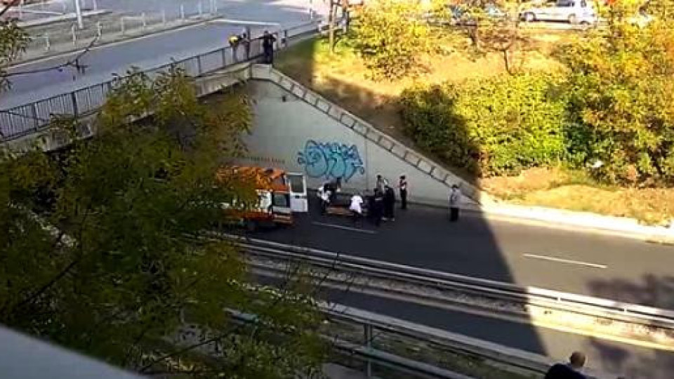 Мъж падна от надлез в средата на булевард в София